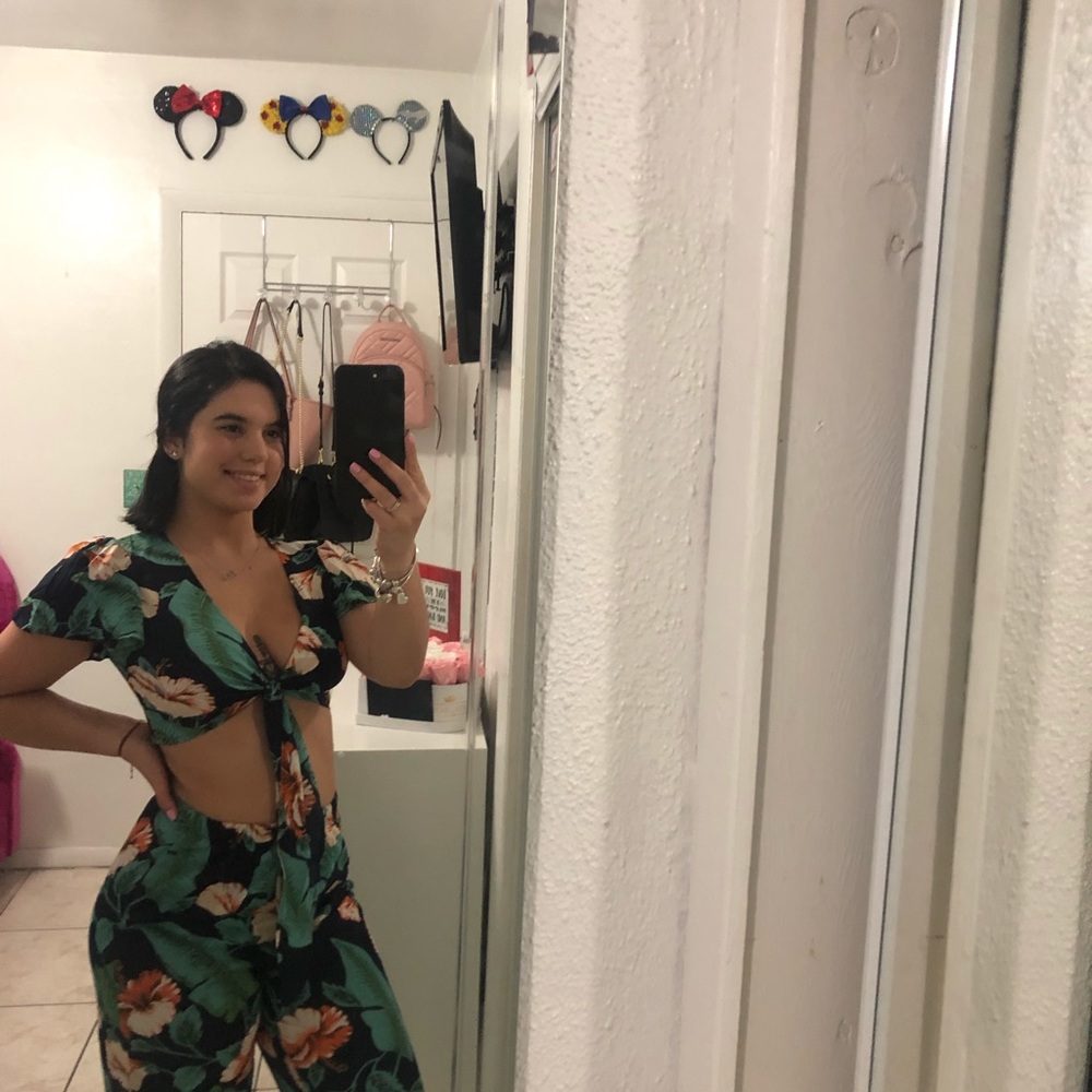 Set - Picture 3 of 3